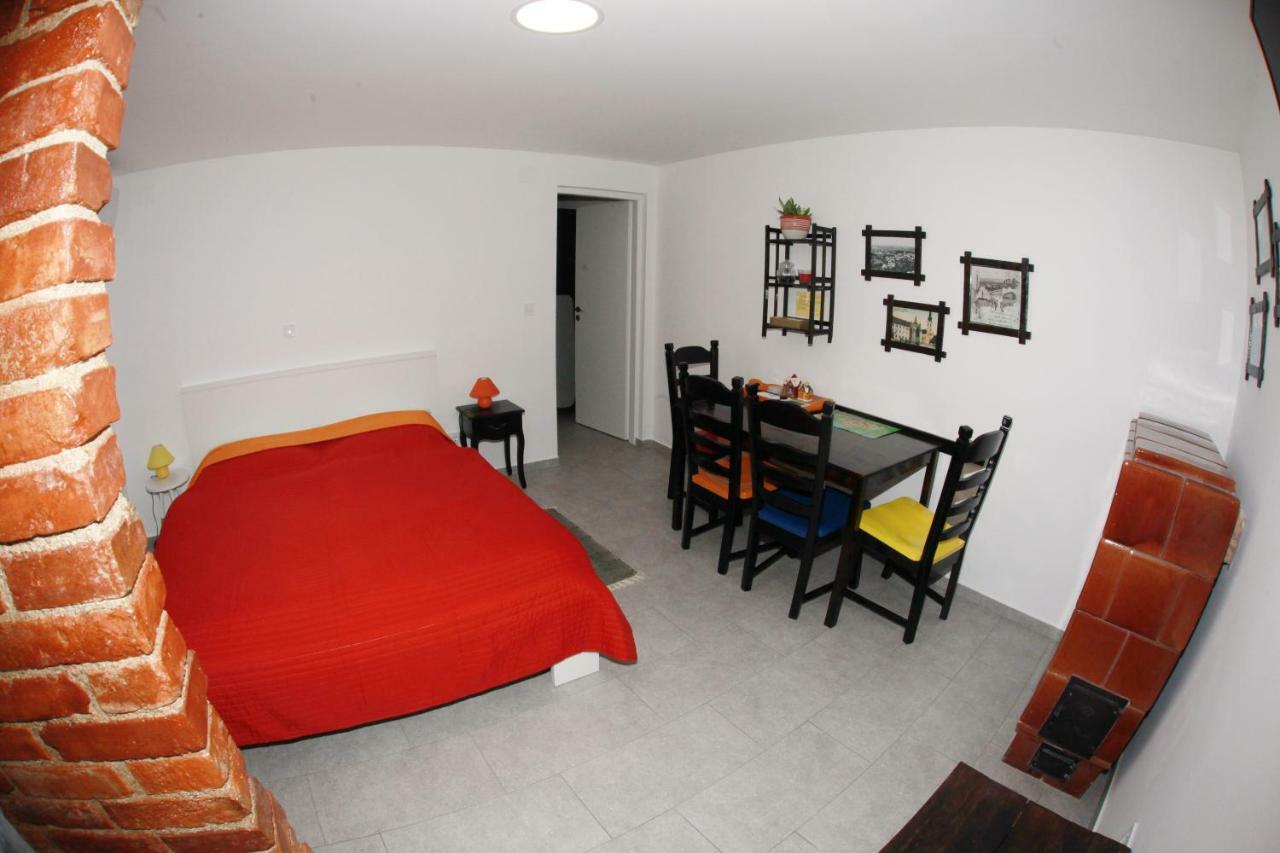 Apartman Kupa คาร์โลวัตส์ ภายนอก รูปภาพ