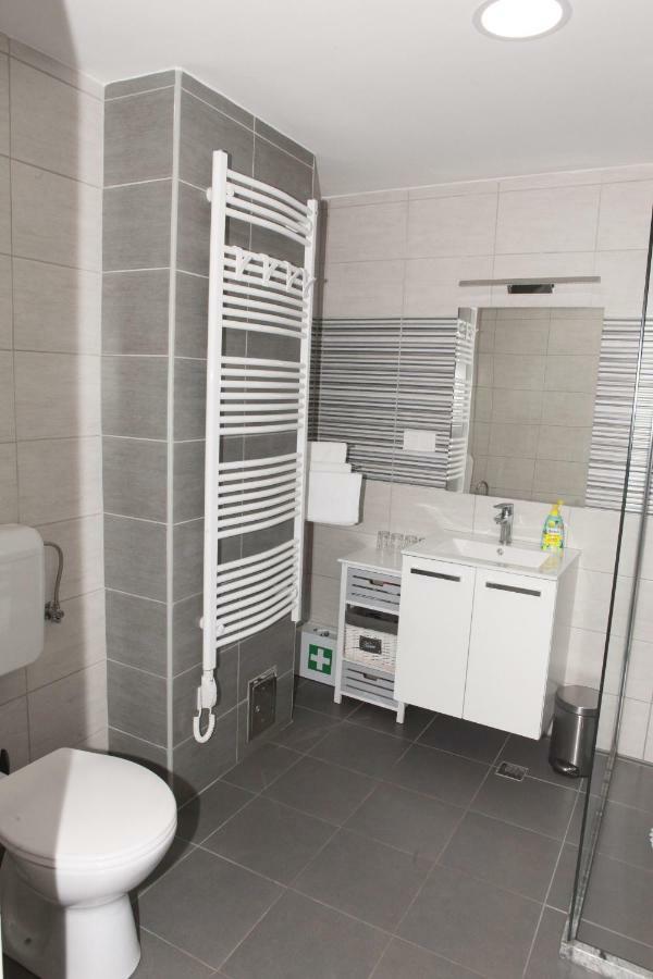 Apartman Kupa คาร์โลวัตส์ ภายนอก รูปภาพ