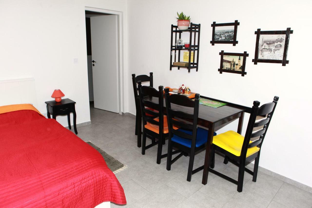 Apartman Kupa คาร์โลวัตส์ ภายนอก รูปภาพ
