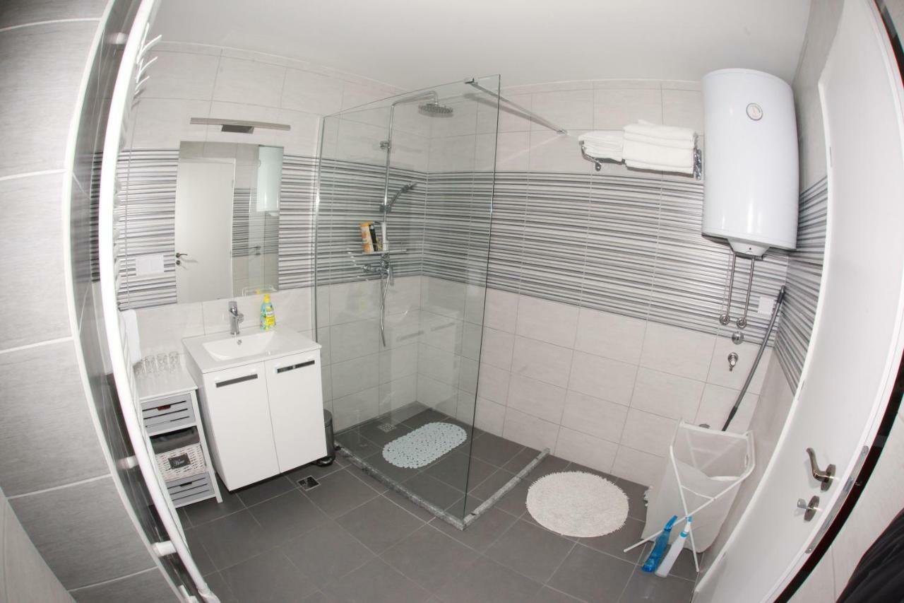 Apartman Kupa คาร์โลวัตส์ ภายนอก รูปภาพ