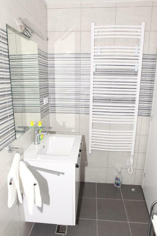 Apartman Kupa คาร์โลวัตส์ ภายนอก รูปภาพ
