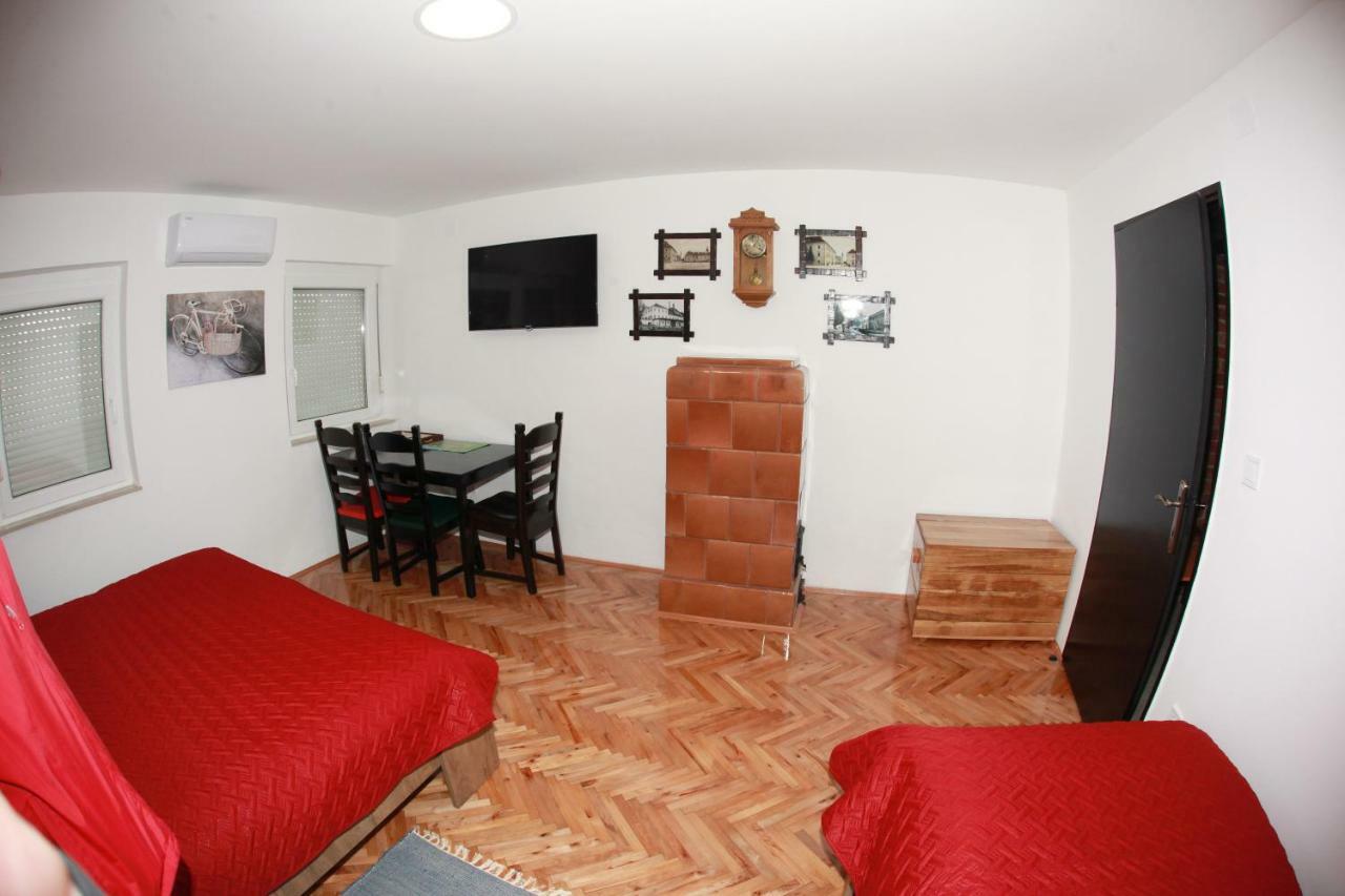 Apartman Kupa คาร์โลวัตส์ ภายนอก รูปภาพ