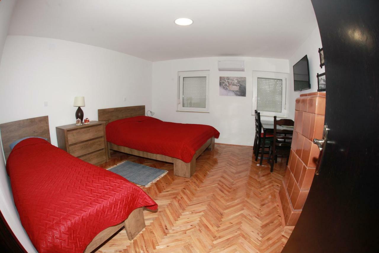 Apartman Kupa คาร์โลวัตส์ ภายนอก รูปภาพ