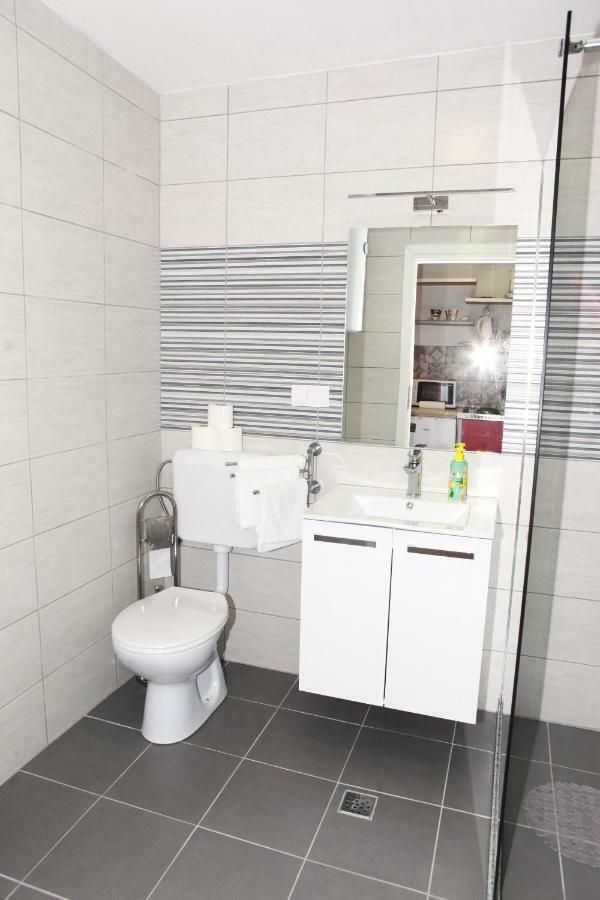 Apartman Kupa คาร์โลวัตส์ ภายนอก รูปภาพ