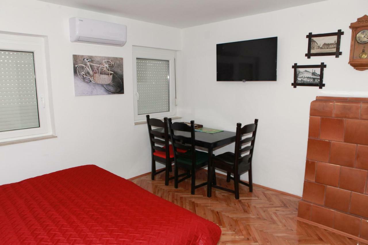 Apartman Kupa คาร์โลวัตส์ ภายนอก รูปภาพ
